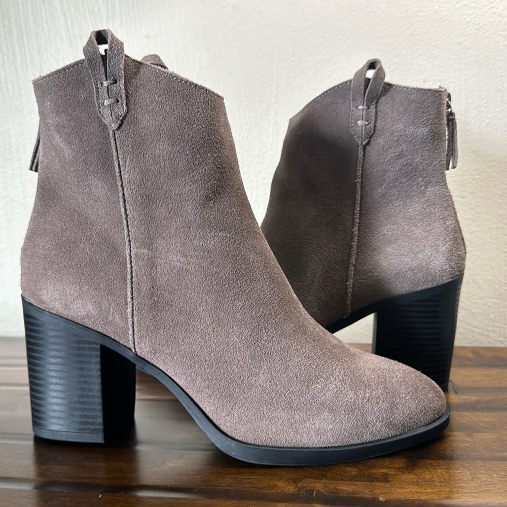 MIA,9 M Leather upper,brown,Tan Booties. Back Zipper. Western Style Suesde